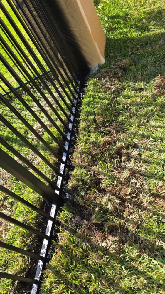 Powder-coated perimeter fencing