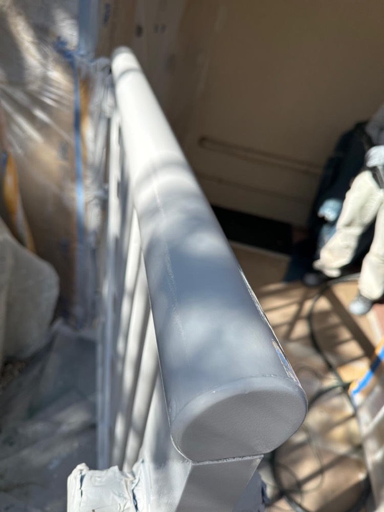 Powder-coated perimeter fencing