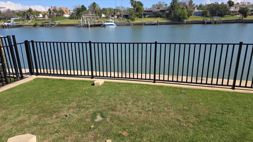 Powder-coated perimeter fencing