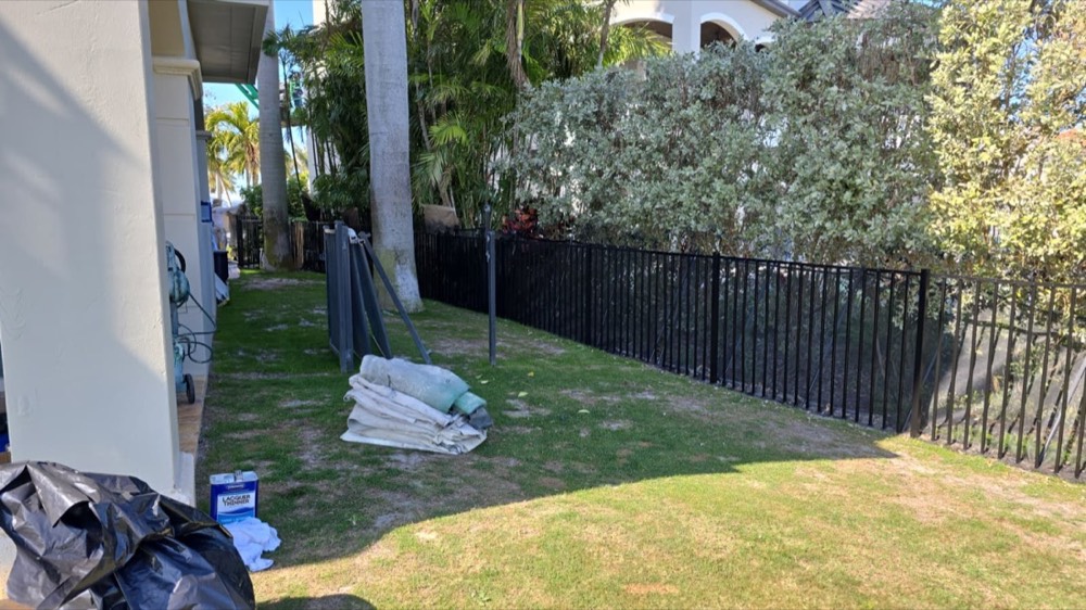 Powder-coated perimeter fencing