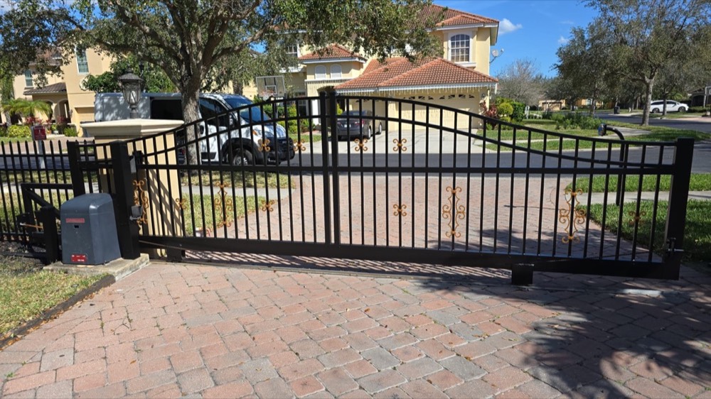 Electrostatically finished gate