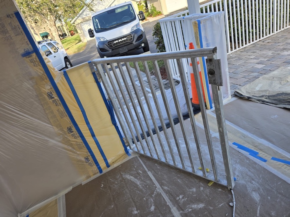 Pool enclosure fencing